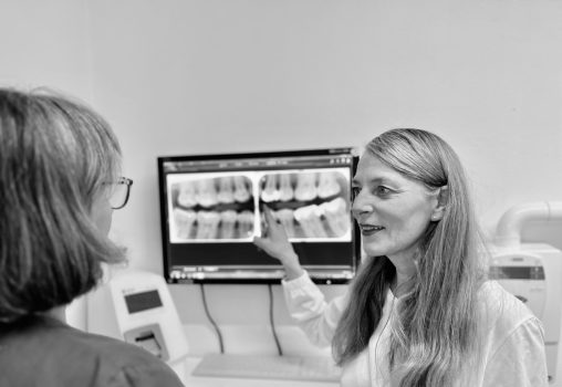 Freundlicher Empfang in der Zahnarztpraxis Gehrden mit Wohlfühlatmosphäre